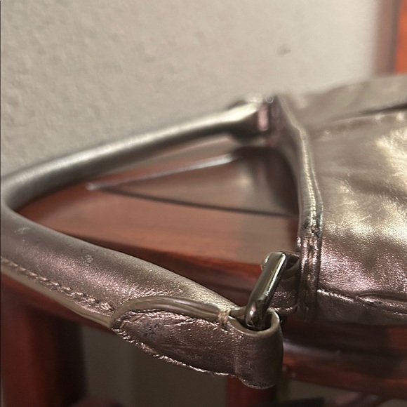 Elegant Silver Women's Handbag - Picture 3 of 10